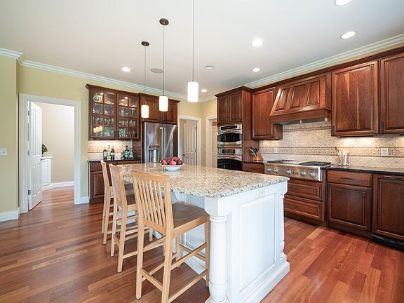 4th image of 7153 Breton Woods Ct