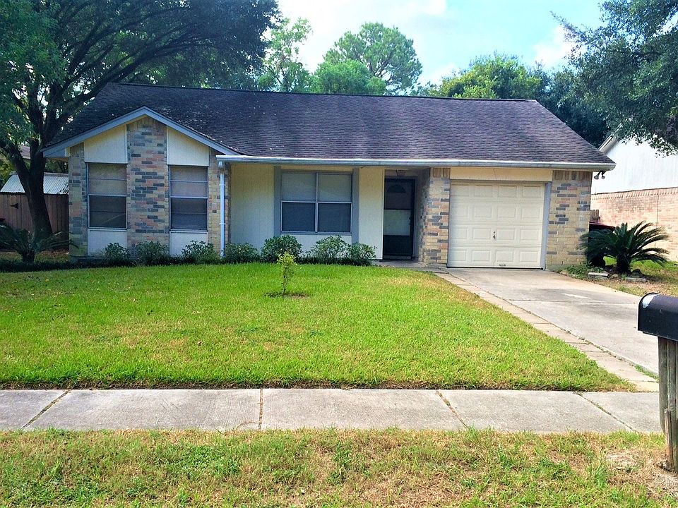 Front view of home