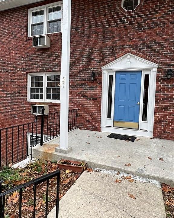 1st image of 5 Tunxis Pl #D