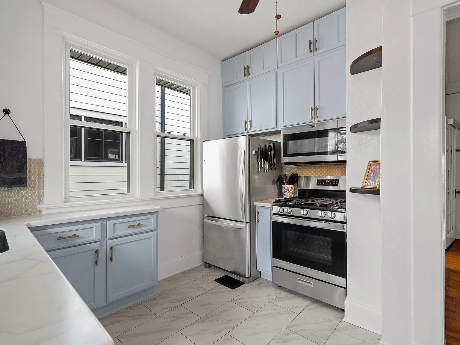 2 bed, 1.5 bath, 2000 sqft, $3,000 — Photo 2