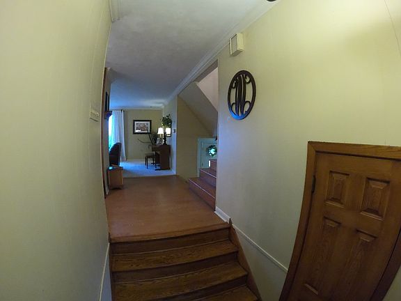 3rd image of 105 Oakview Dr