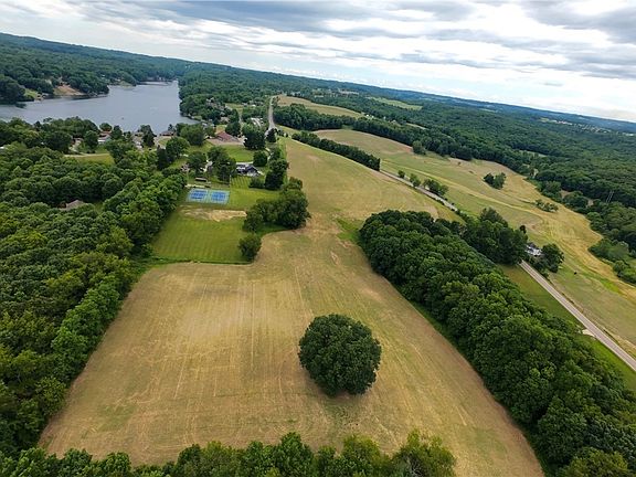 2nd image of 150 County Rd
