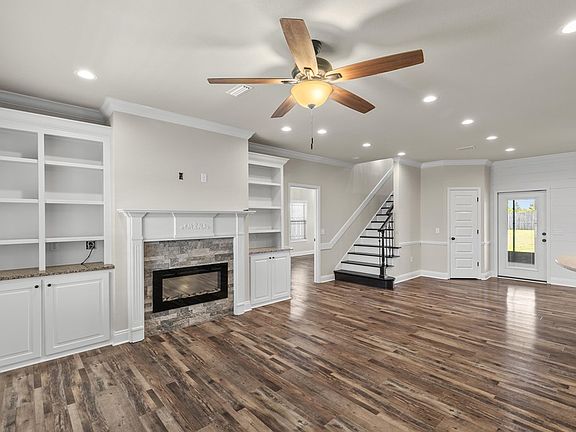 3rd image of 125 Tanglewood Dr