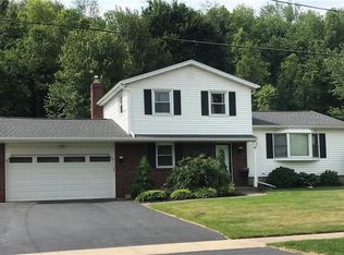 183 Olde Erie Trl, Rochester, NY 14626