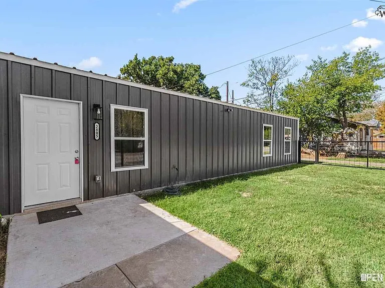 2805 Avenue I — Photo 3