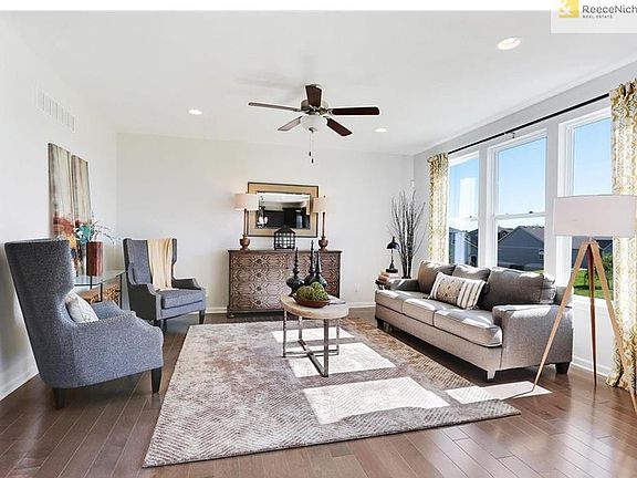 Simulated images. Actual home may vary.