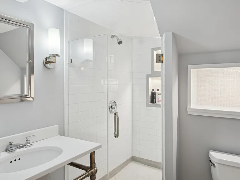 371 Sag Harbor Tpke — Photo 31