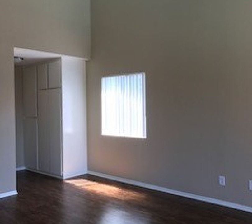 2nd image of 3350 Lincoln Ave #8