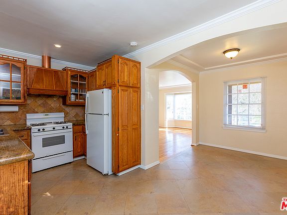 3rd image of 8387 Westlawn Ave
