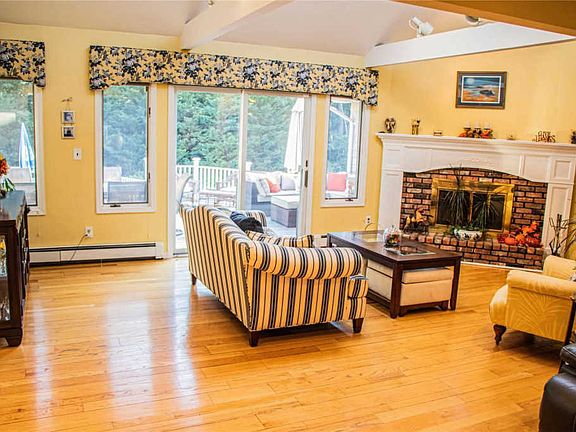 2nd image of 20 Grossman St