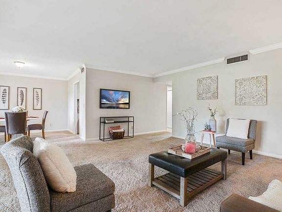 4th image of 10133 Cross Green Way