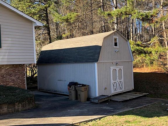 Two story outbuilding with electrical service. Inside pics to come - will be painted and new carpet over the next couple of weeks.