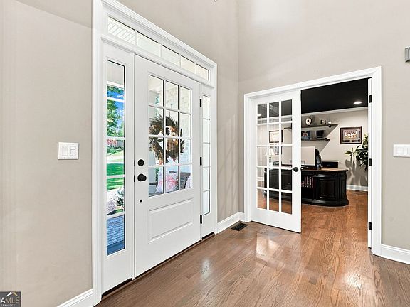 5th image of 4201 Springwood Cir