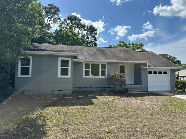 1024 Michigan Dr E, Dunedin, FL 34698