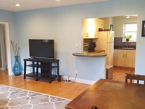 3rd image of 108 Maple St APT 4