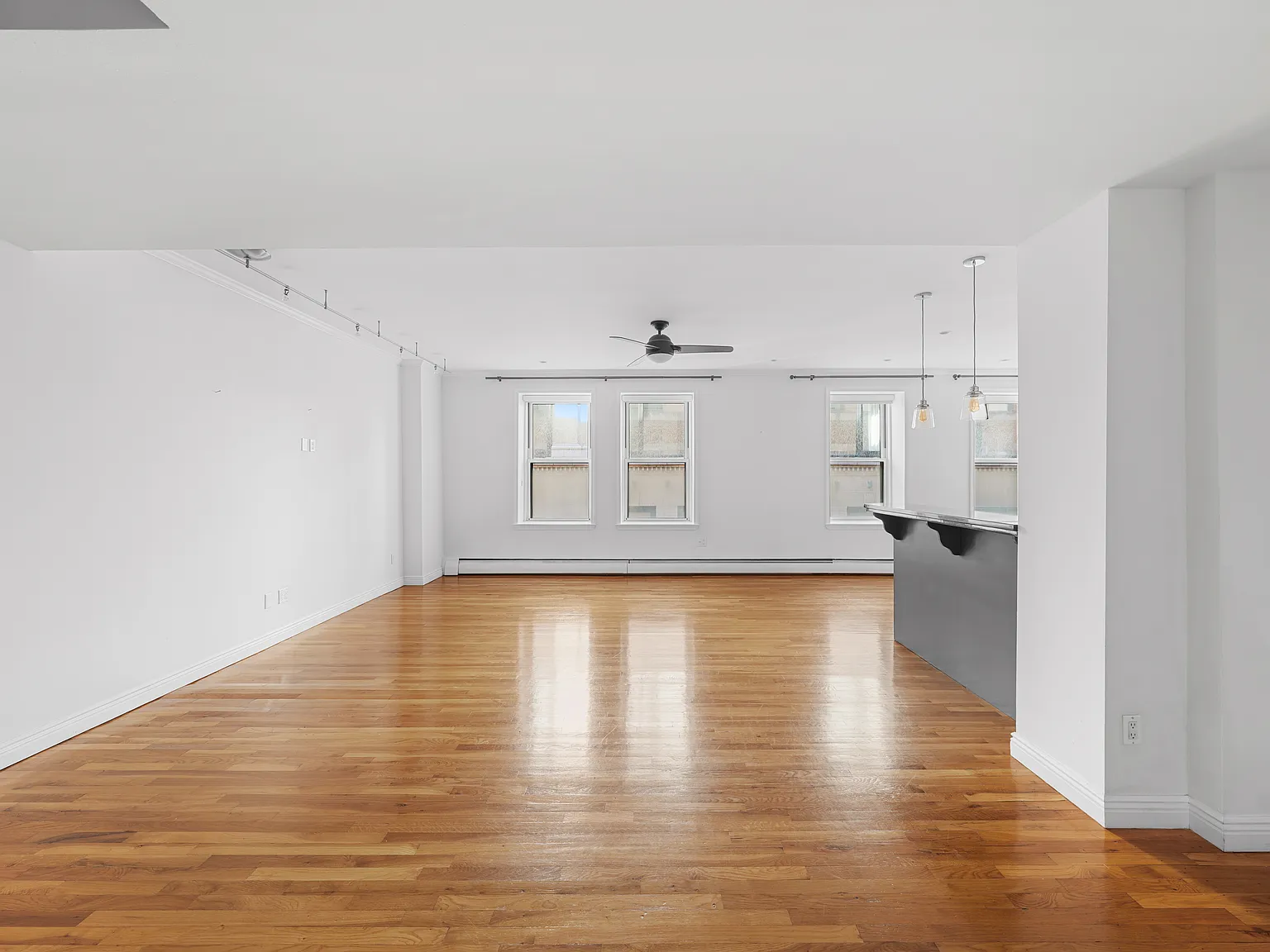 260 West Broadway — Photo 4