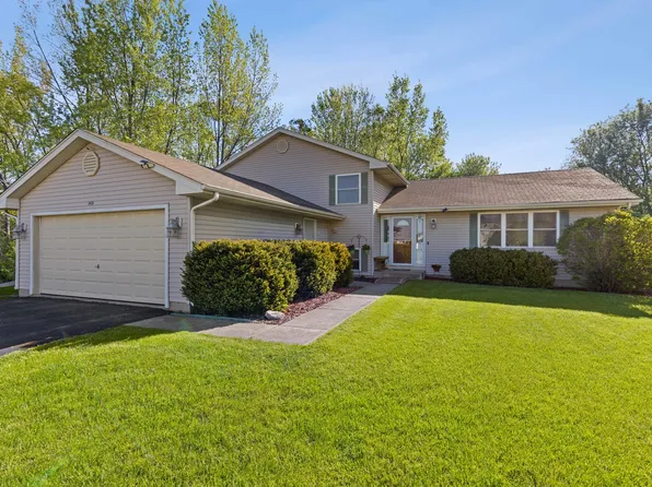 5921 Bluegrass Trl, McHenry, IL 60050