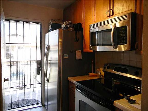 3rd image of 12116 Wintergreen Dr Unit 4