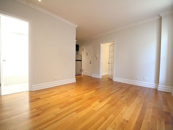 3rd image of 29 1/2 Morton St #4A
