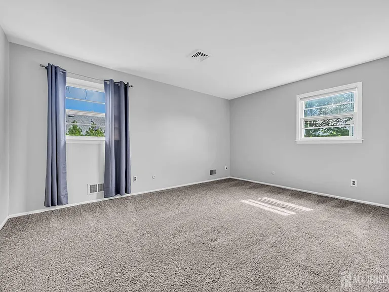132 Somerset Ave — Photo 12