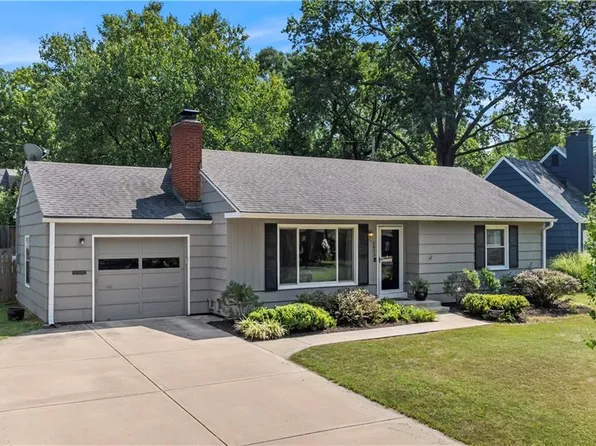 5853 Fontana Dr, Fairway, KS 66205