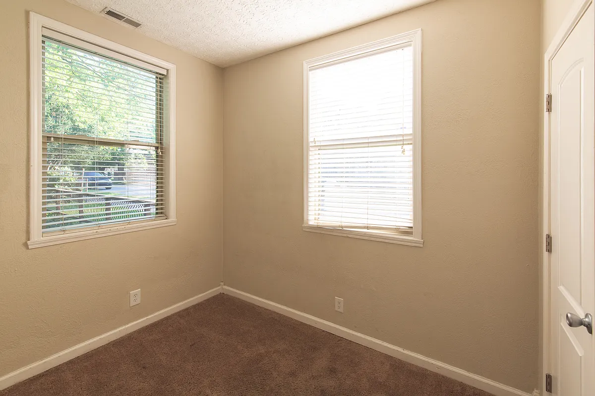 Building Photo - 1321 Blaine Ave #E