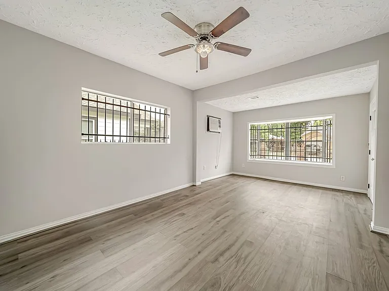 5204 Nichols St — Photo 10