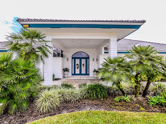 2nd image of 7428 Laurels Pl