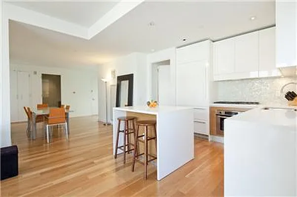 Sold by Siderow Residential Group | media 7