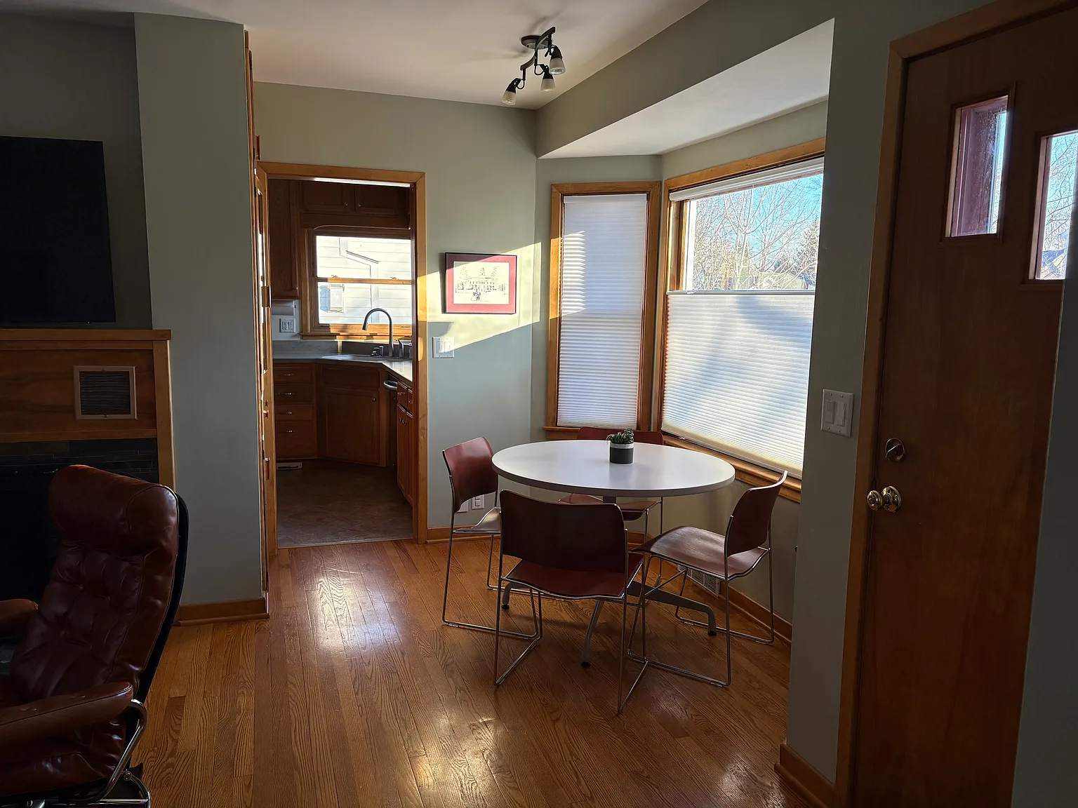 3 bed, 1600 sqft, $3,200 — Photo 2