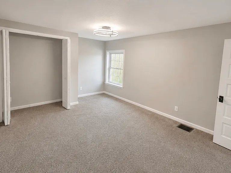 1720 Howard St — Photo 6