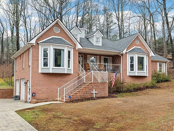 3rd image of 110 Heritage Pl