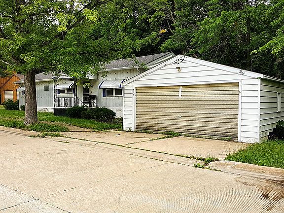 2nd image of 504 Lawrence Ave