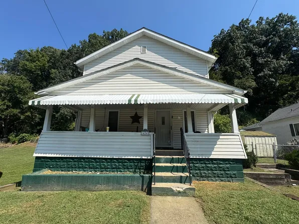1424 Harvey Rd, Huntington, WV 25701