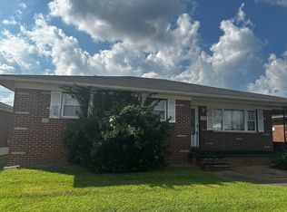 1096 Sunset Dr, Gallipolis, OH 45631