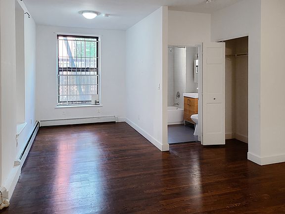 5th image of 300 Manhattan Ave APT 1F