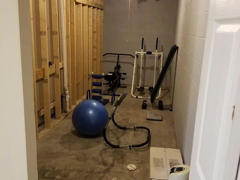 crawl space/storage area