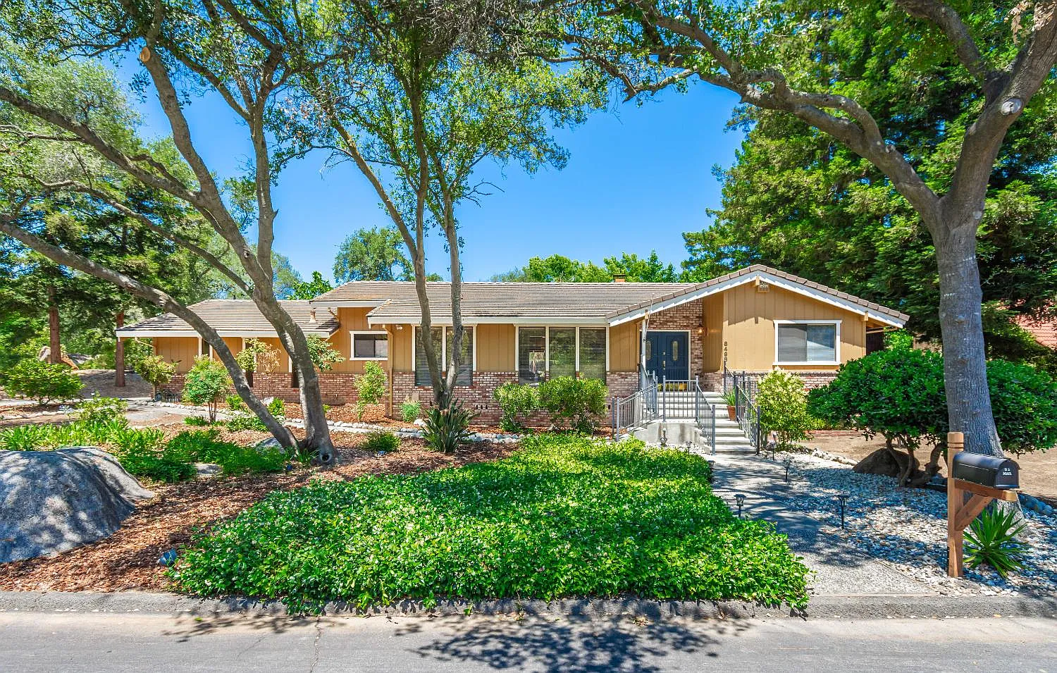 8498 E Hidden Lakes Dr photo 1