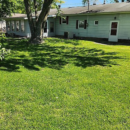 4th image of 304 S Edwards St