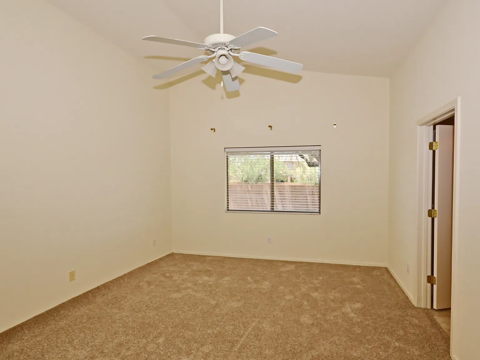 4 bed, 1660 sqft, $2,000 — Photo 4