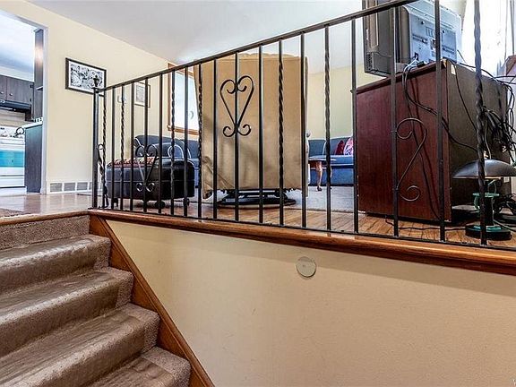 3rd image of 56 Antoinette Dr