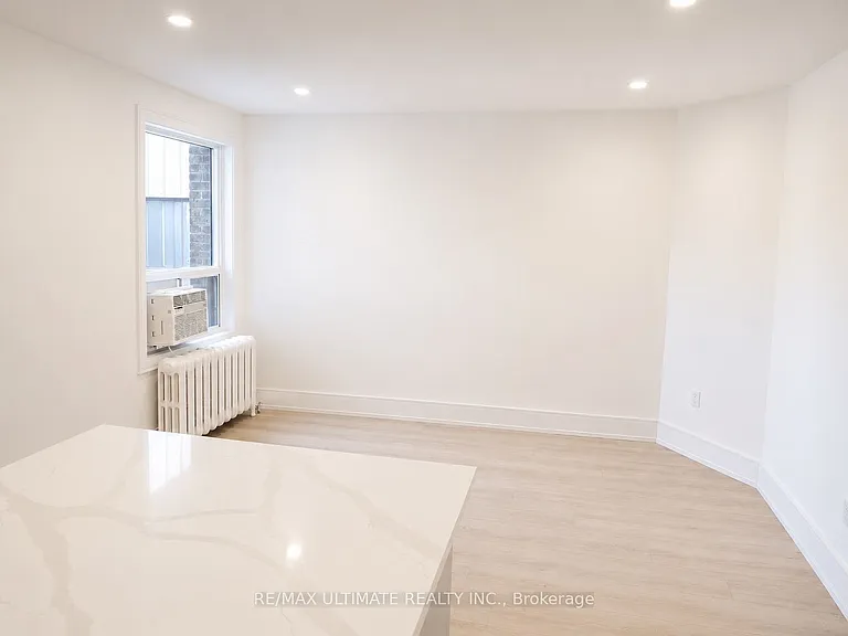 810 Bloor St W #200 — Photo 4