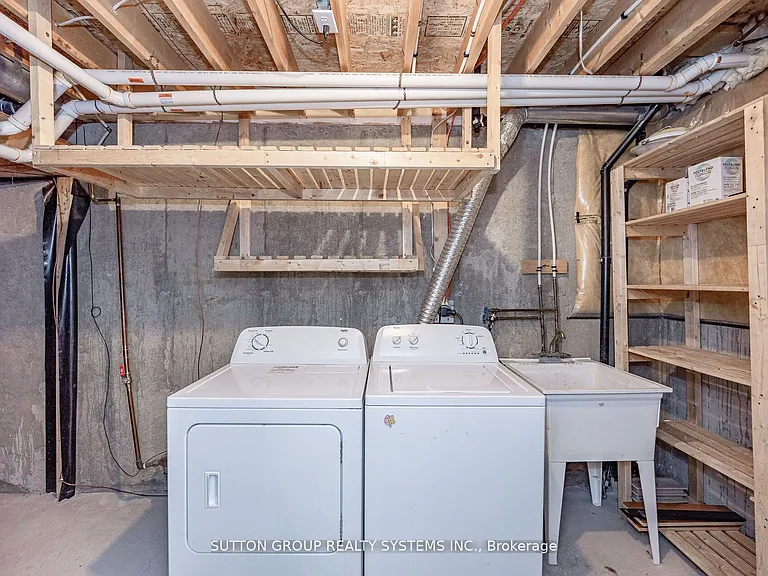 1152 Riddell Cres — Photo 29