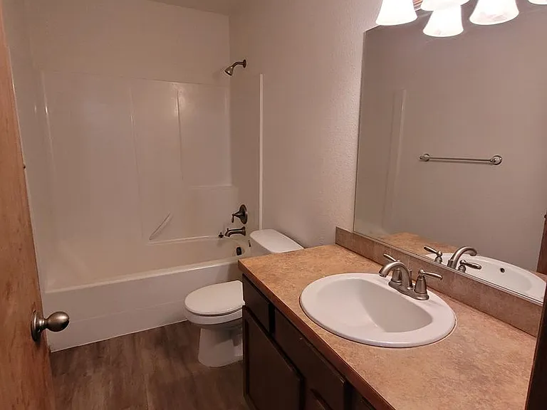 1216 W Franklin St — Photo 12