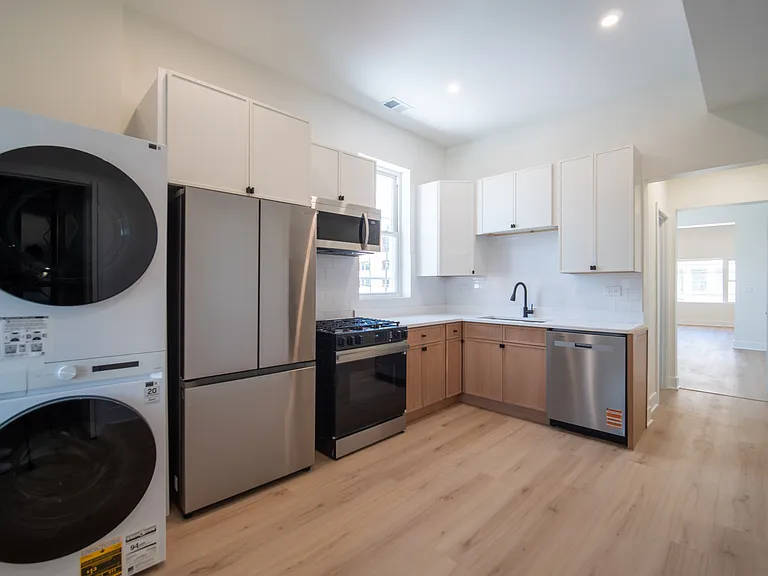 2753 W Chicago Ave #1 — Photo 4