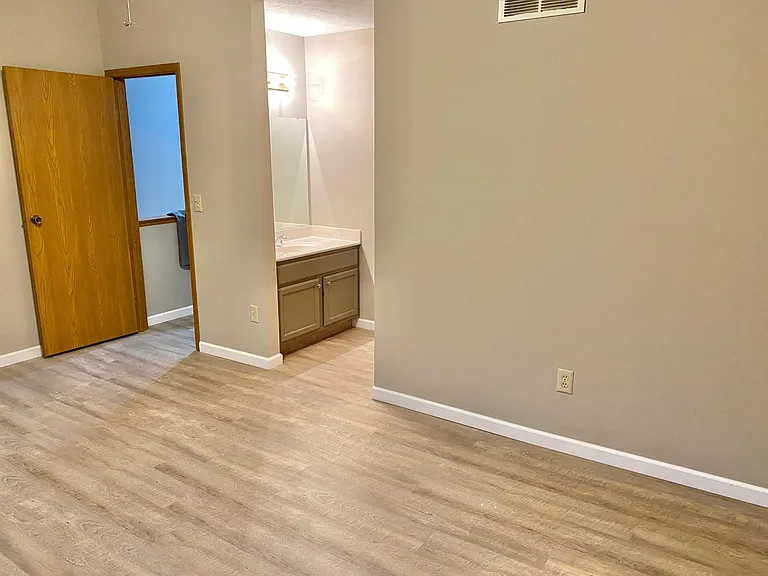 1162 Cambridge Way — Photo 16