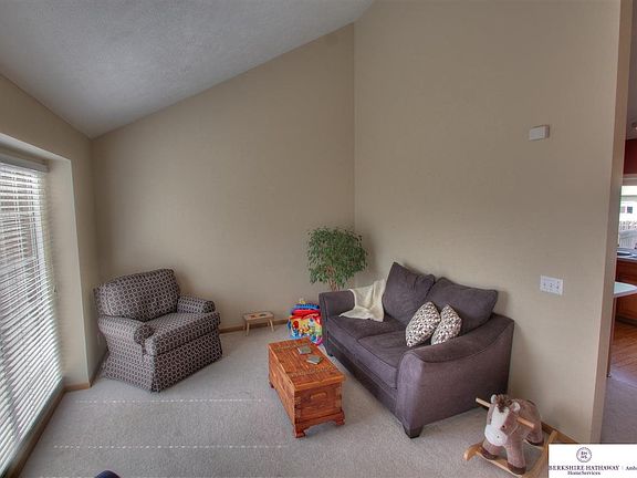 3rd image of 15080 Butler Ave