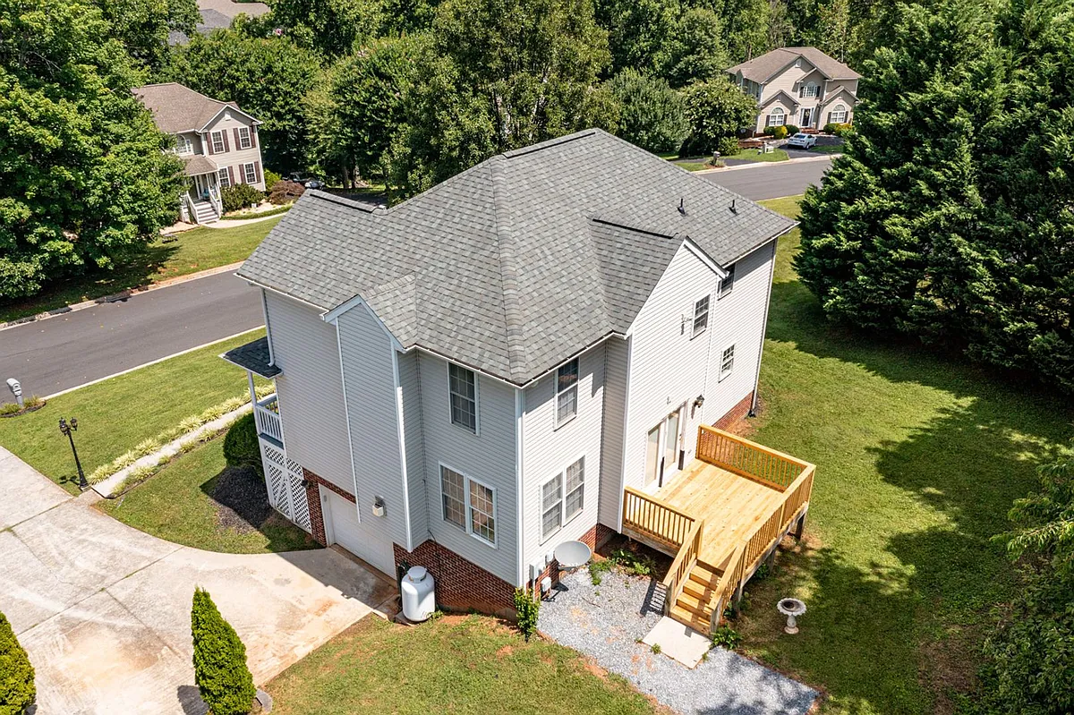 Building Photo - 72 Viking Dr