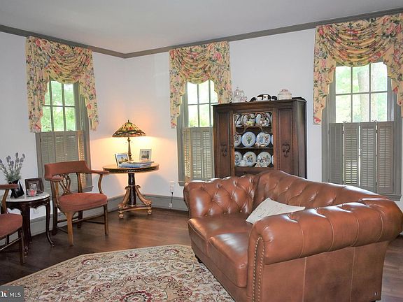 3rd image of 24 S Lake Way
