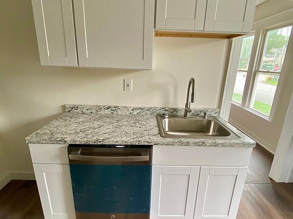 4th image of 2858 S Salina St #1